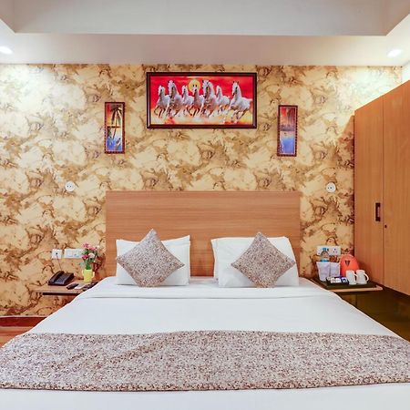Hotel Red York By Byob Hotels Noida Buitenkant foto