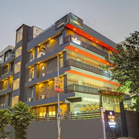 Hotel Red York By Byob Hotels Noida Buitenkant foto