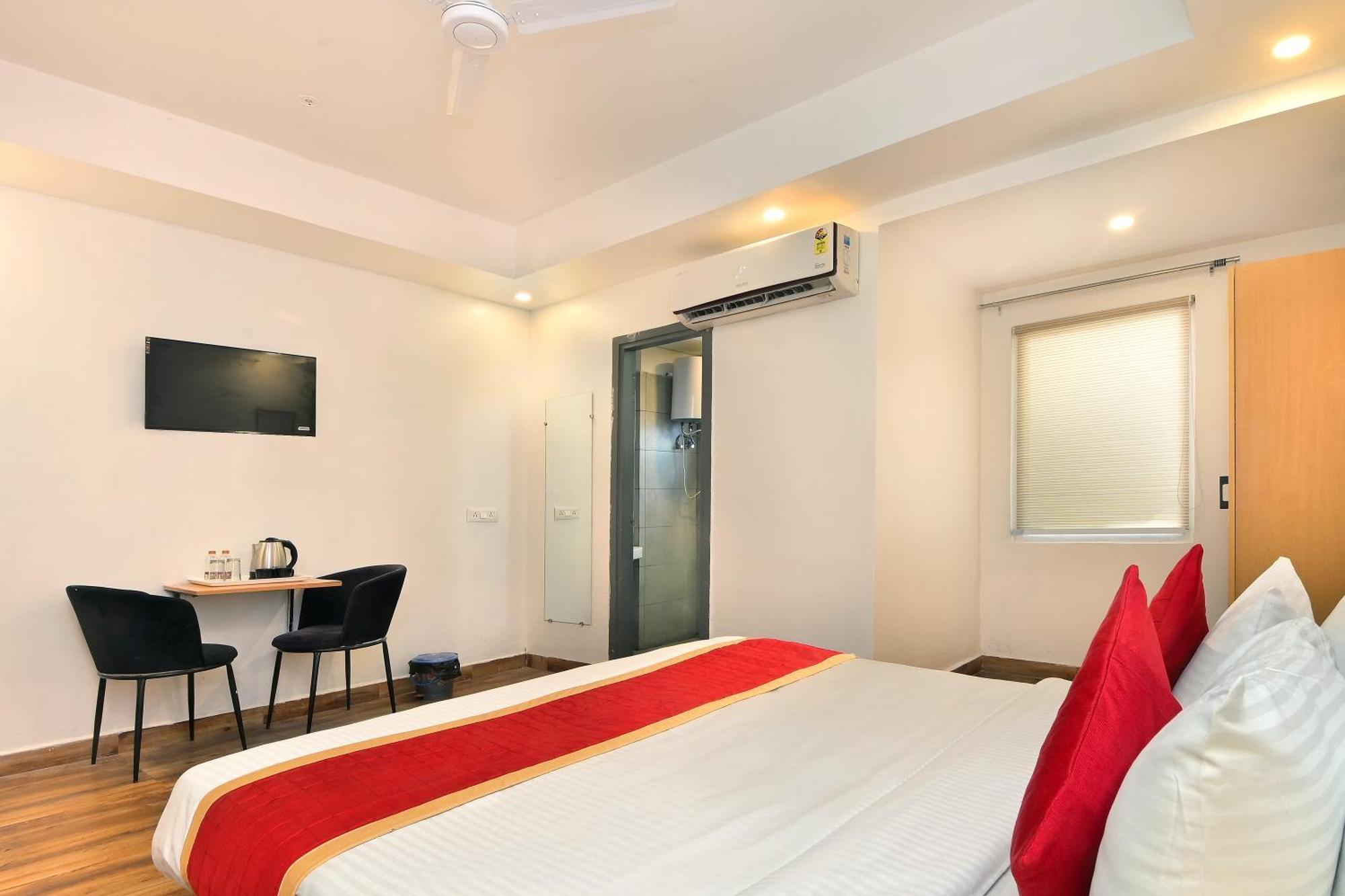 Hotel Red York By Byob Hotels Noida Buitenkant foto