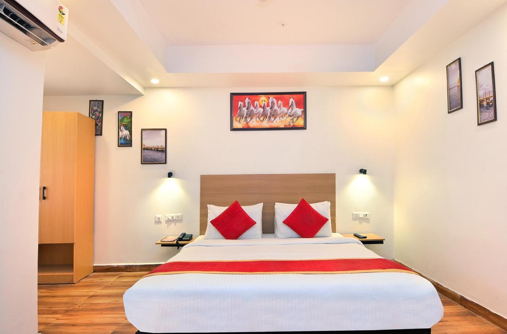 Hotel Red York By Byob Hotels Noida Buitenkant foto