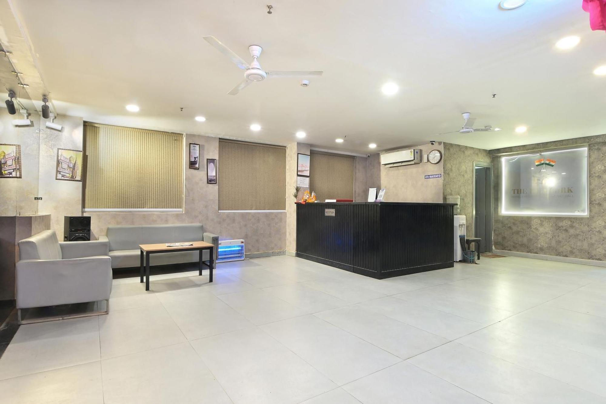 Hotel Red York By Byob Hotels Noida Buitenkant foto
