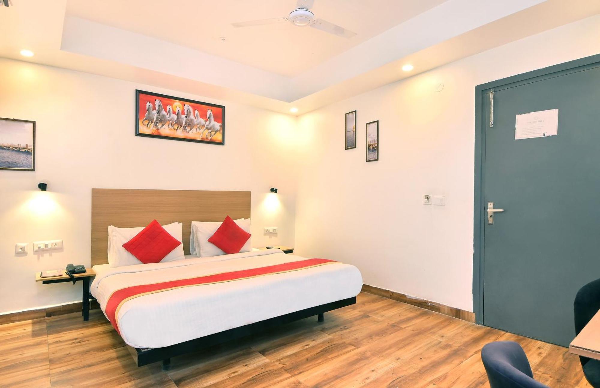 Hotel Red York By Byob Hotels Noida Buitenkant foto
