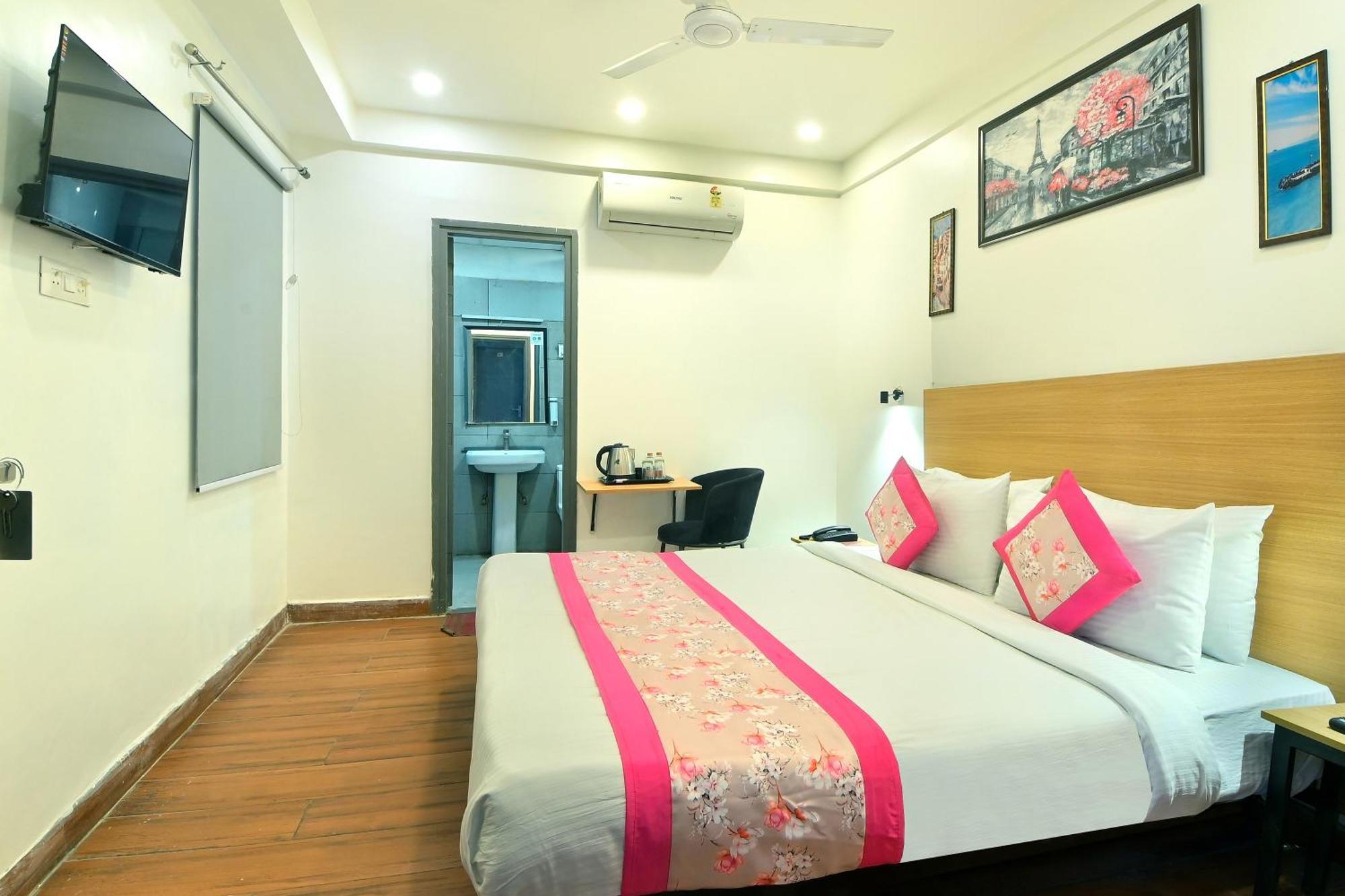 Hotel Red York By Byob Hotels Noida Buitenkant foto