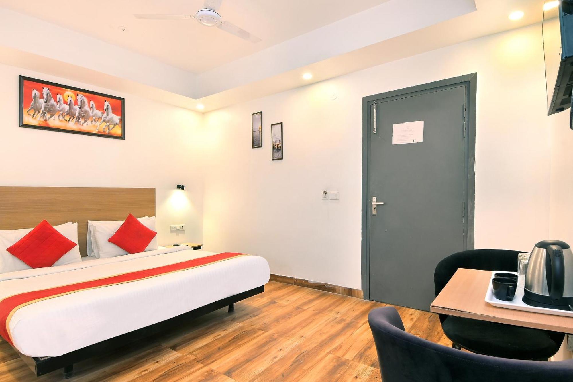 Hotel Red York By Byob Hotels Noida Buitenkant foto