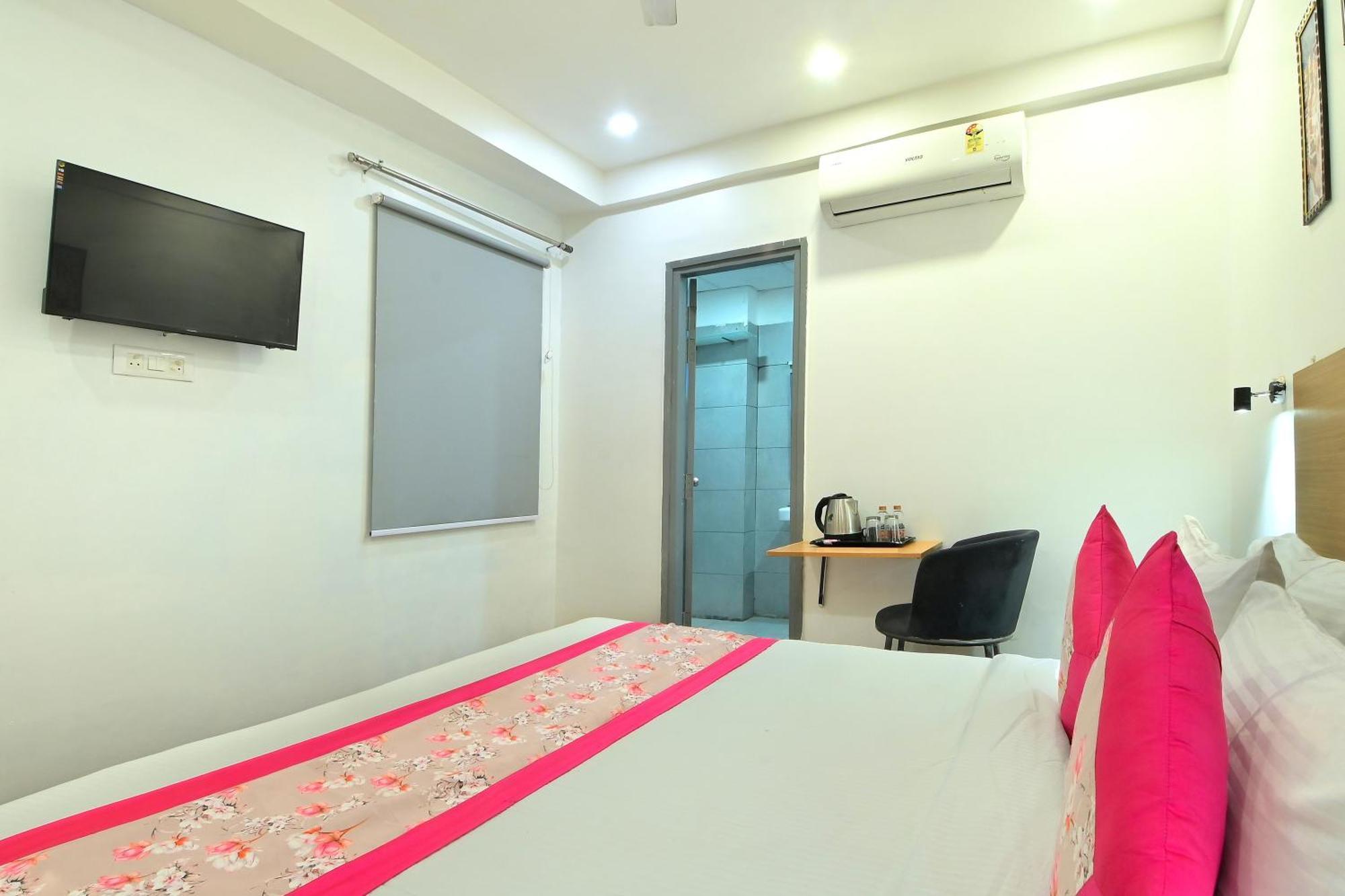 Hotel Red York By Byob Hotels Noida Buitenkant foto