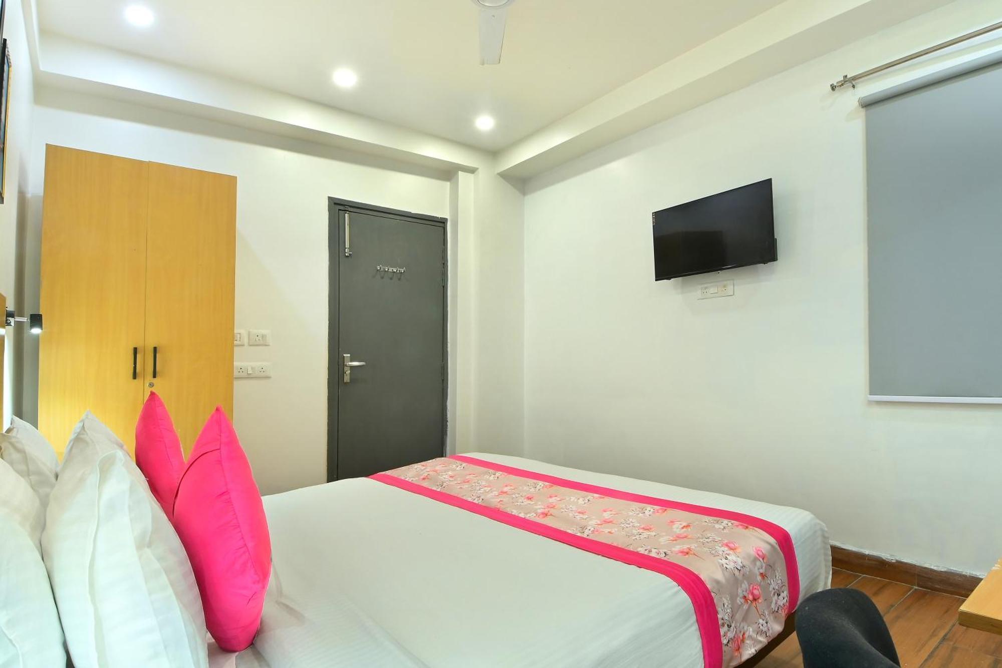 Hotel Red York By Byob Hotels Noida Buitenkant foto