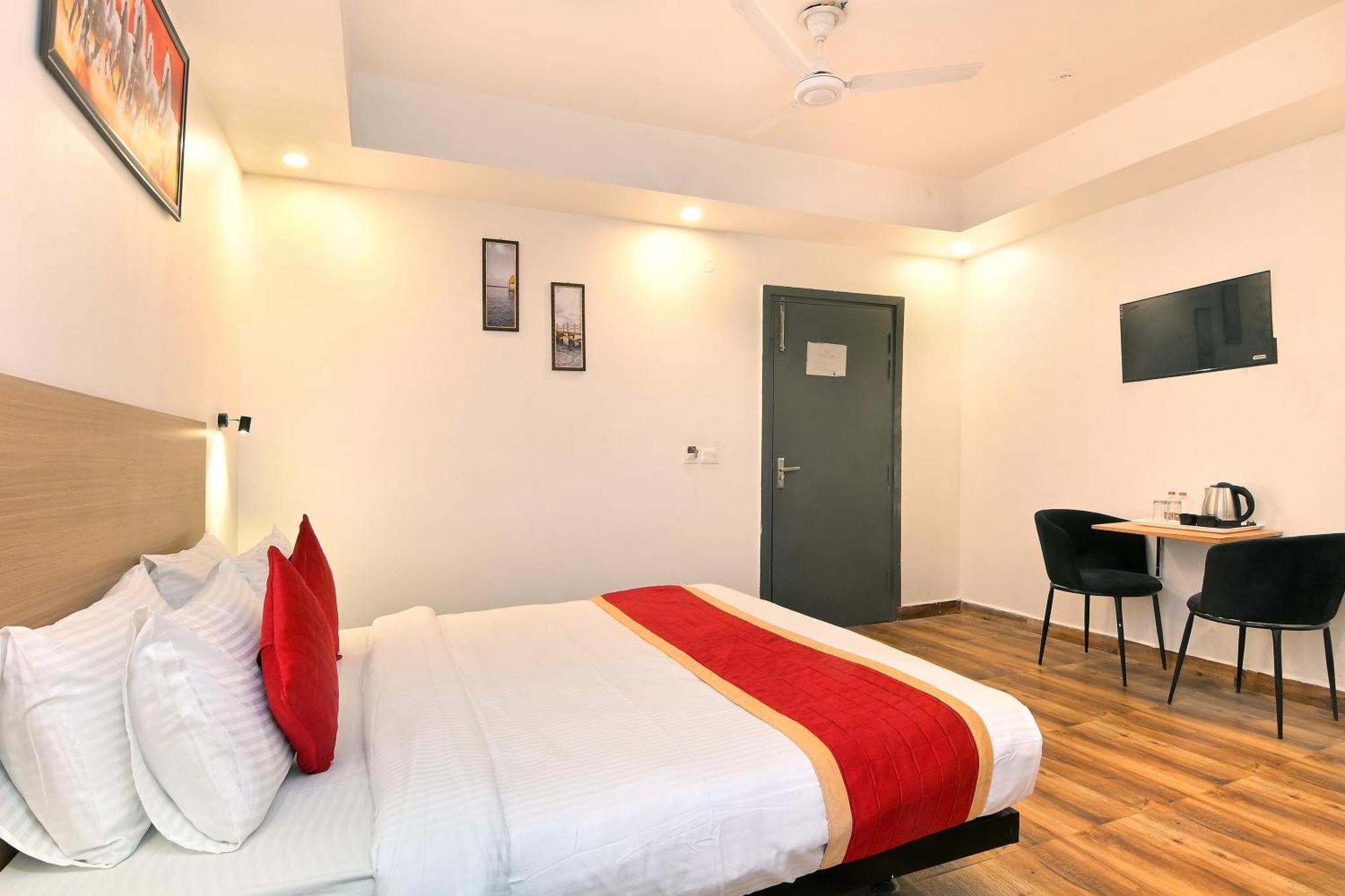 Hotel Red York By Byob Hotels Noida Buitenkant foto