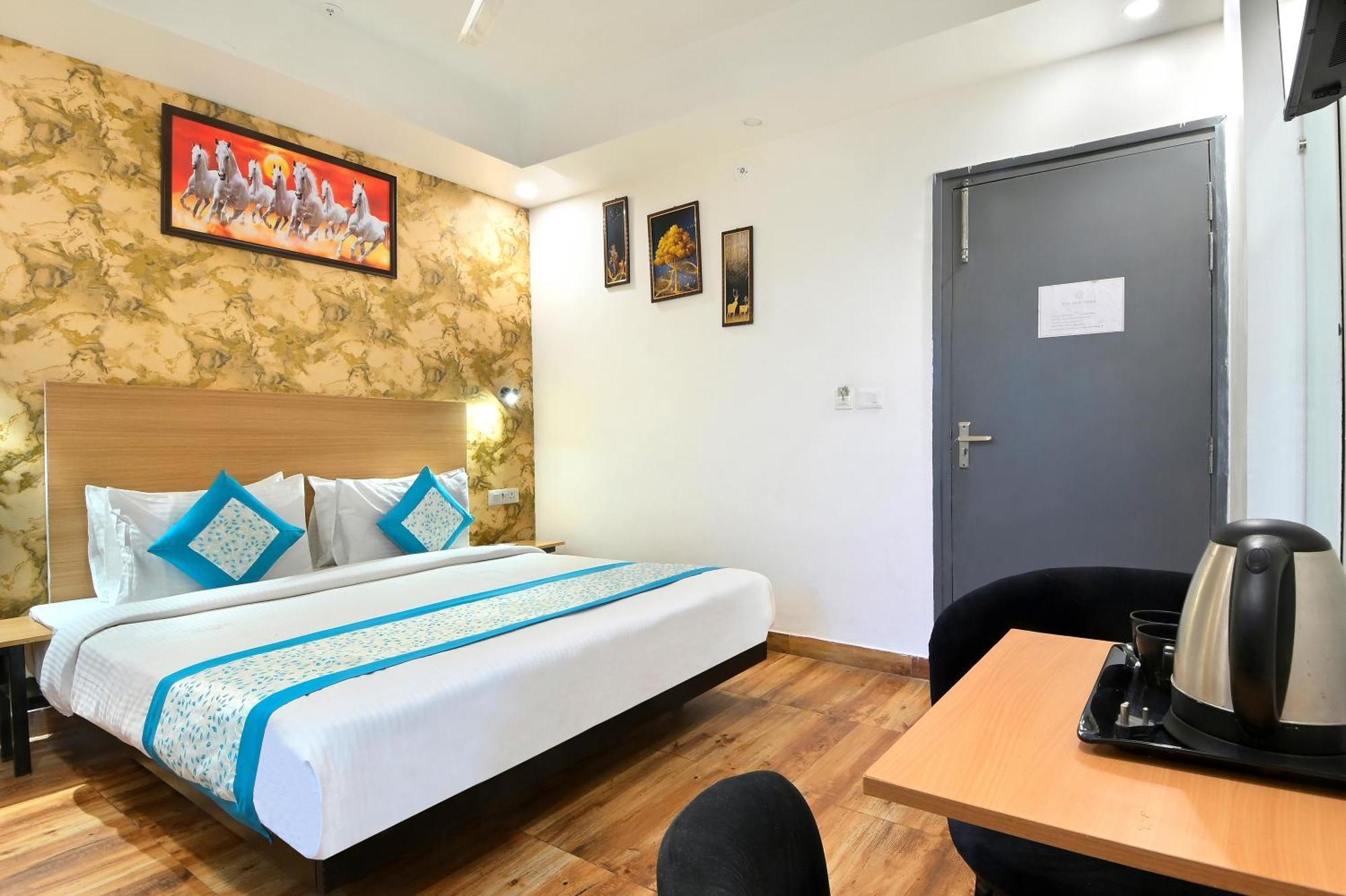 Hotel Red York By Byob Hotels Noida Buitenkant foto