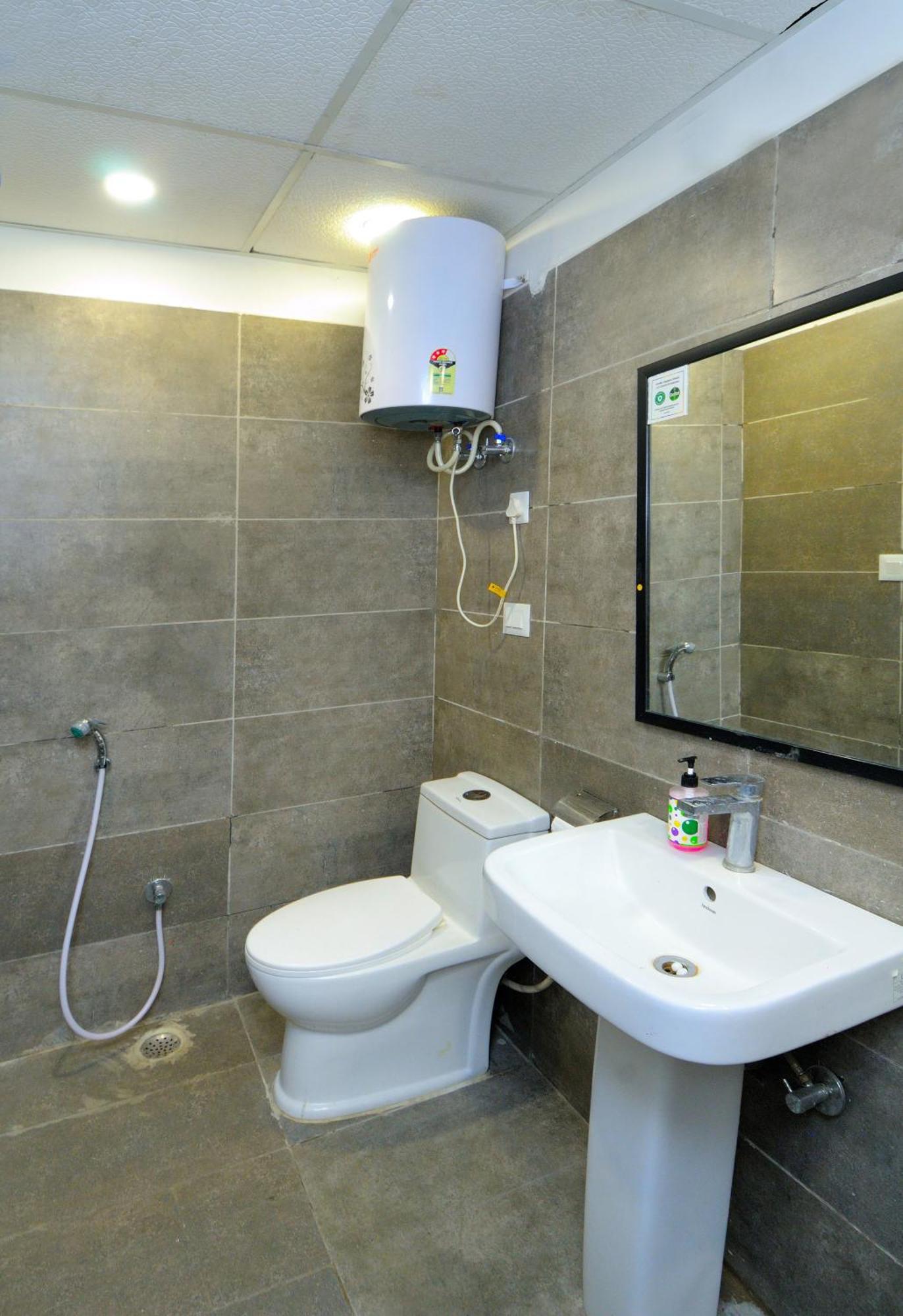 Hotel Red York By Byob Hotels Noida Buitenkant foto