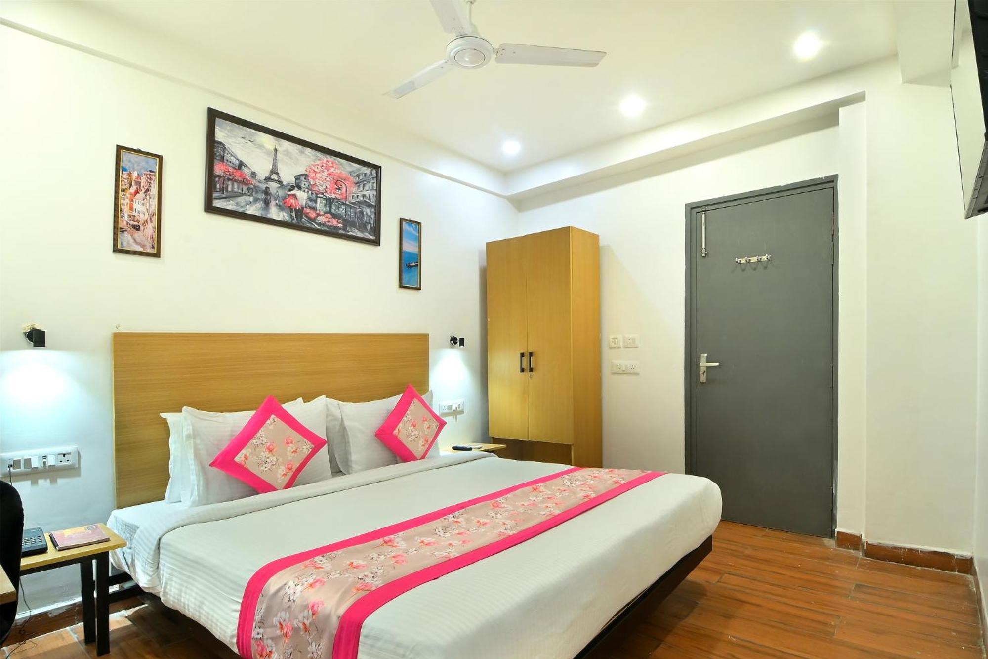 Hotel Red York By Byob Hotels Noida Buitenkant foto