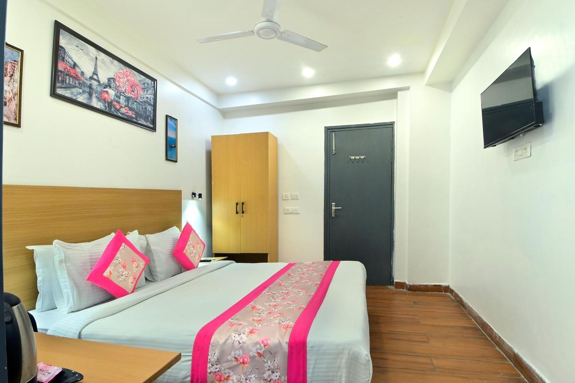 Hotel Red York By Byob Hotels Noida Buitenkant foto
