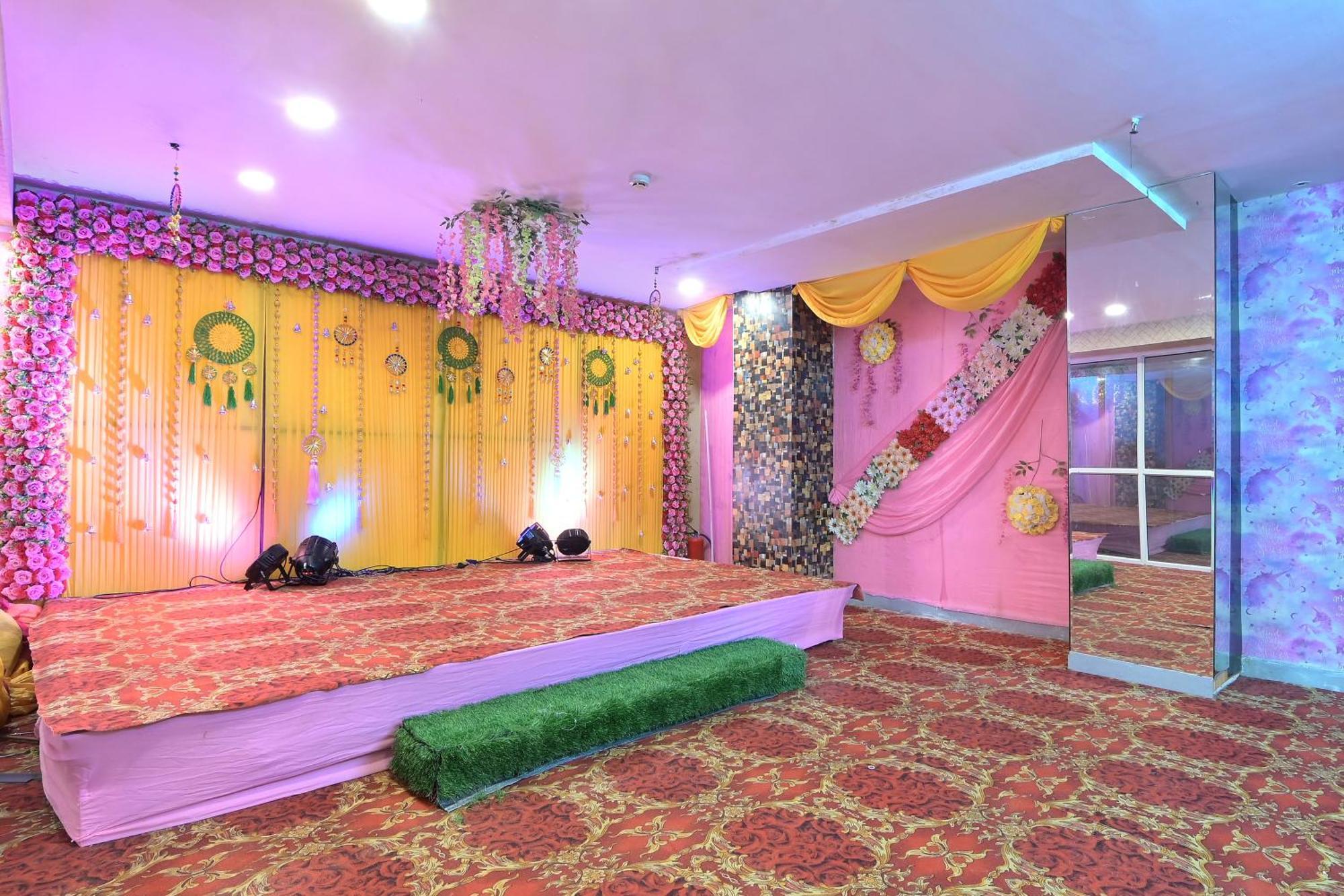 Hotel Red York By Byob Hotels Noida Buitenkant foto