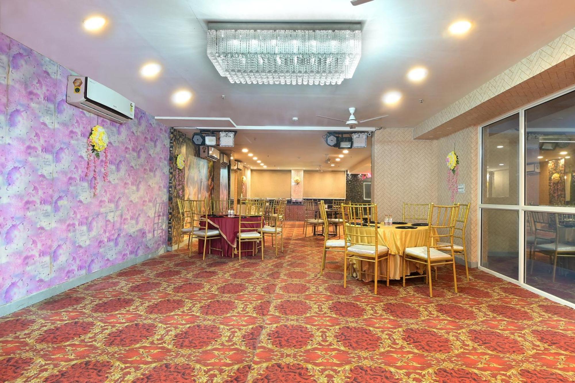 Hotel Red York By Byob Hotels Noida Buitenkant foto