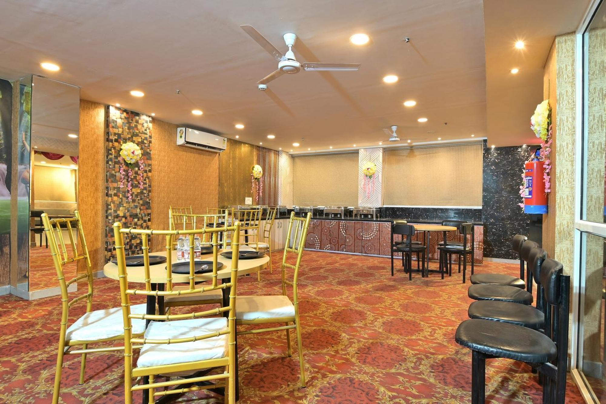 Hotel Red York By Byob Hotels Noida Buitenkant foto
