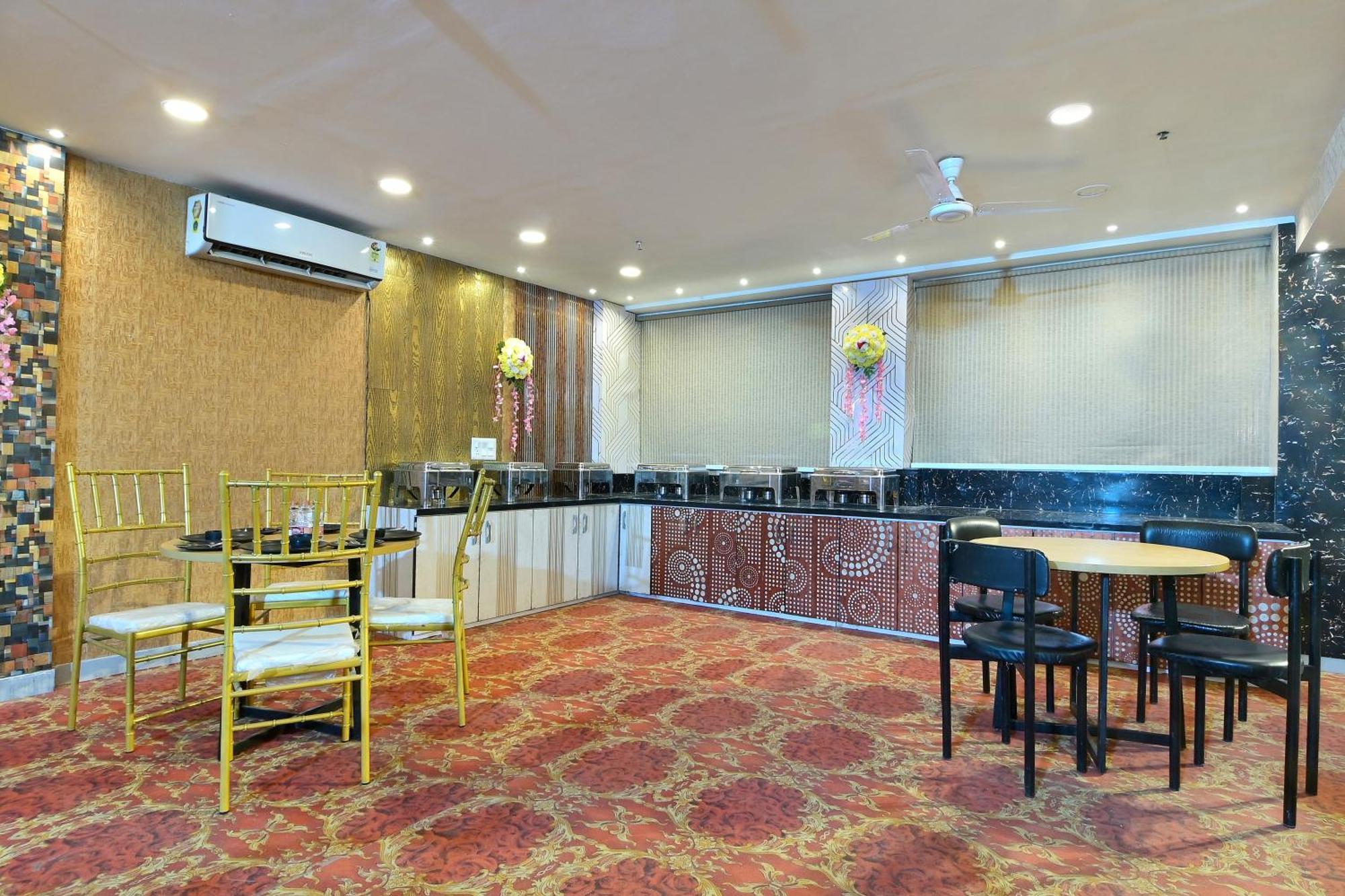 Hotel Red York By Byob Hotels Noida Buitenkant foto
