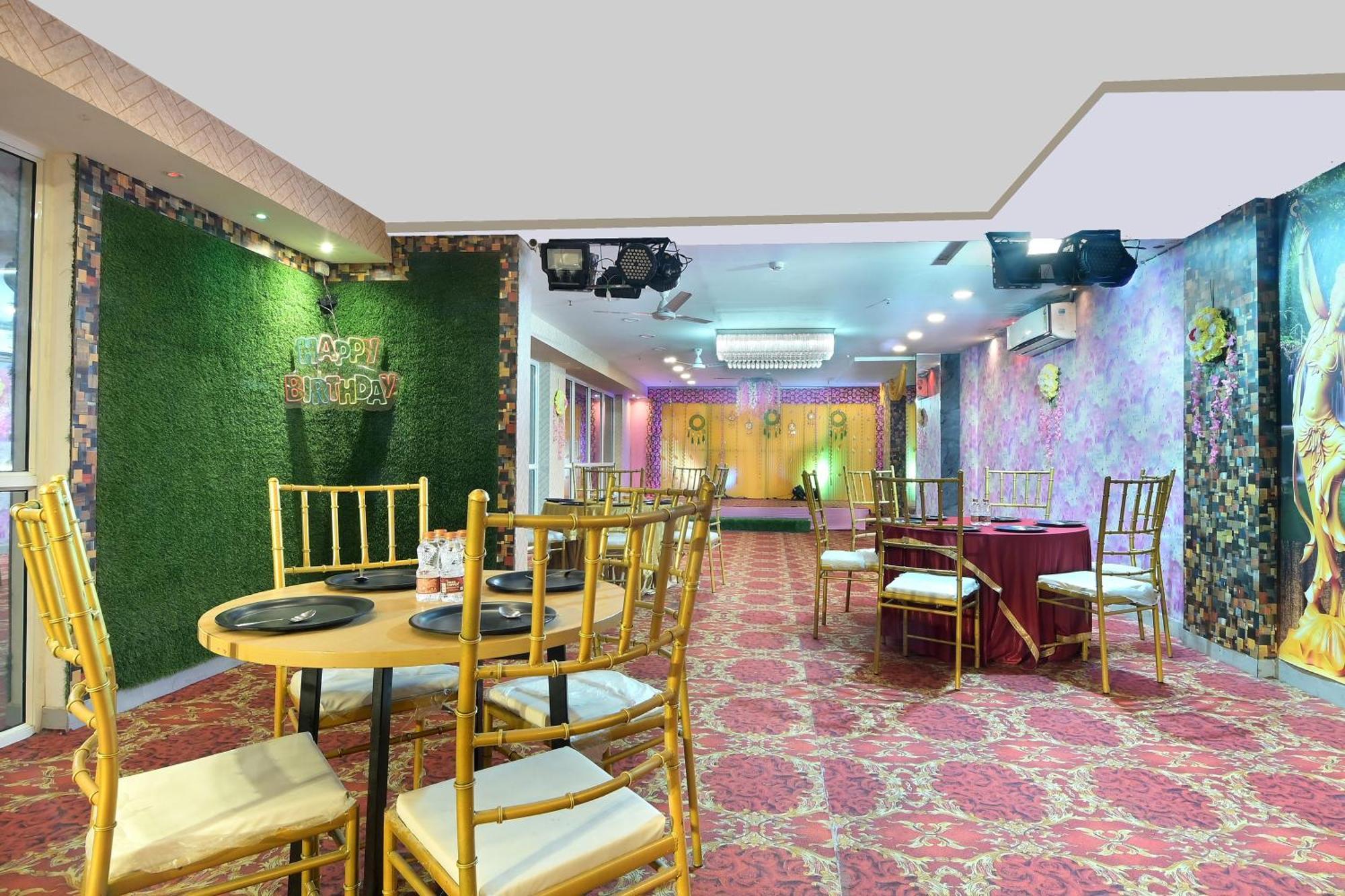 Hotel Red York By Byob Hotels Noida Buitenkant foto