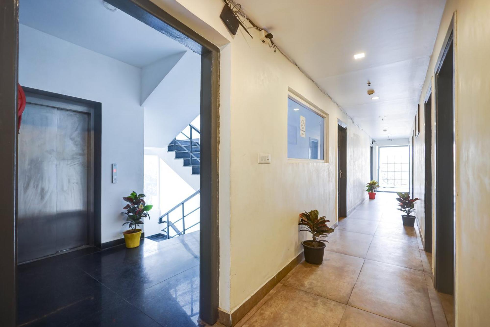 Hotel Red York By Byob Hotels Noida Buitenkant foto