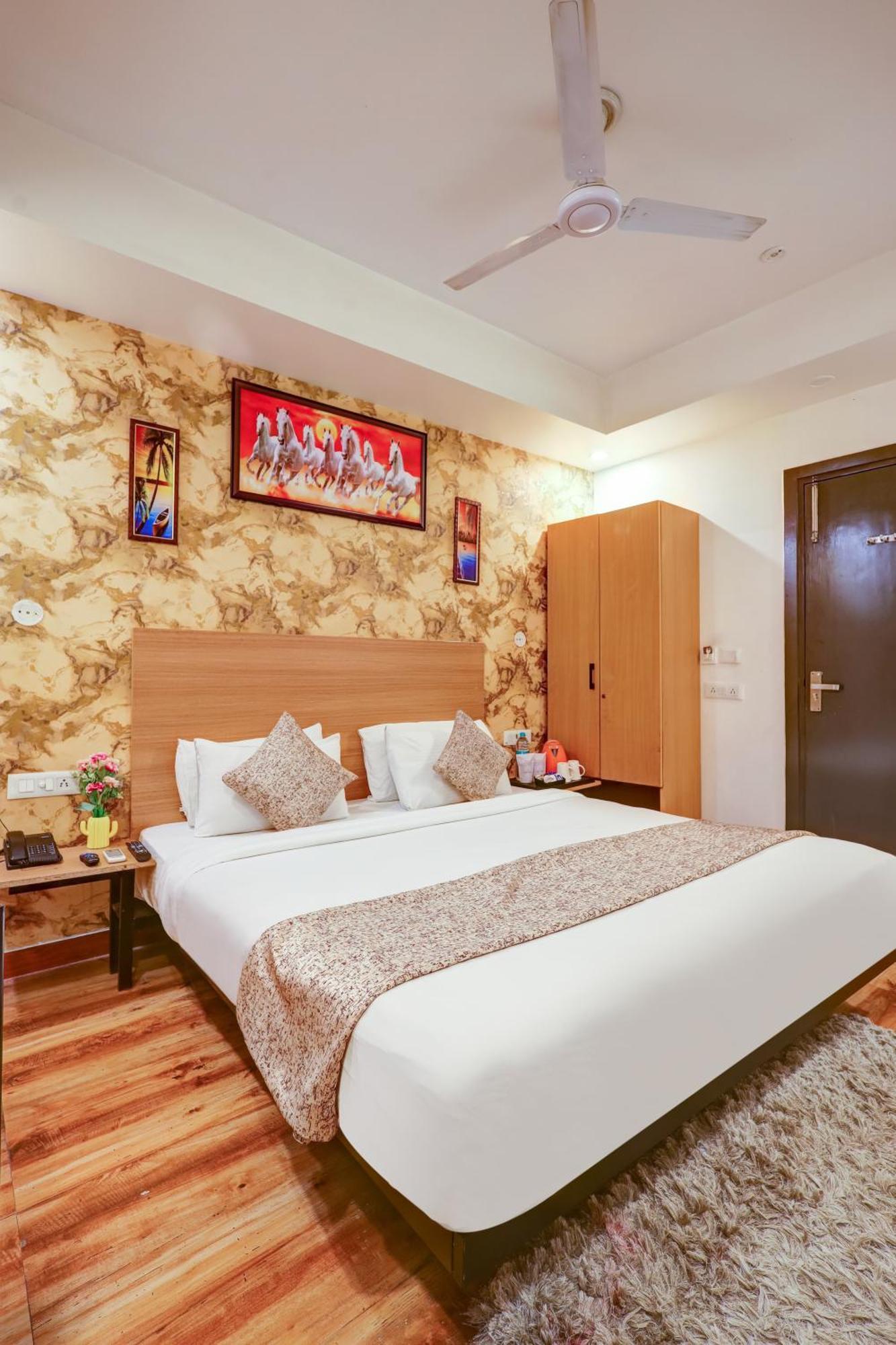 Hotel Red York By Byob Hotels Noida Buitenkant foto