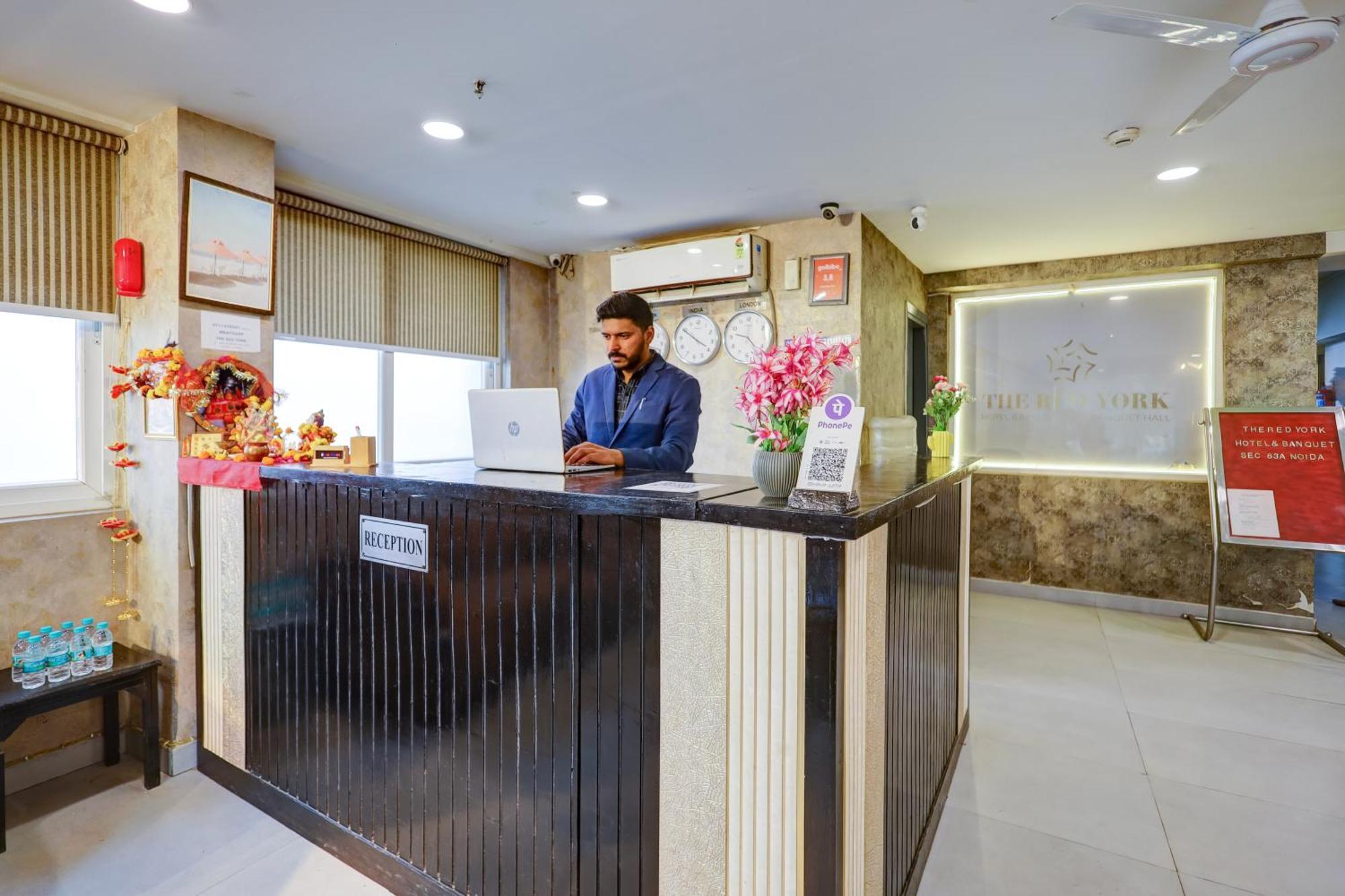 Hotel Red York By Byob Hotels Noida Buitenkant foto