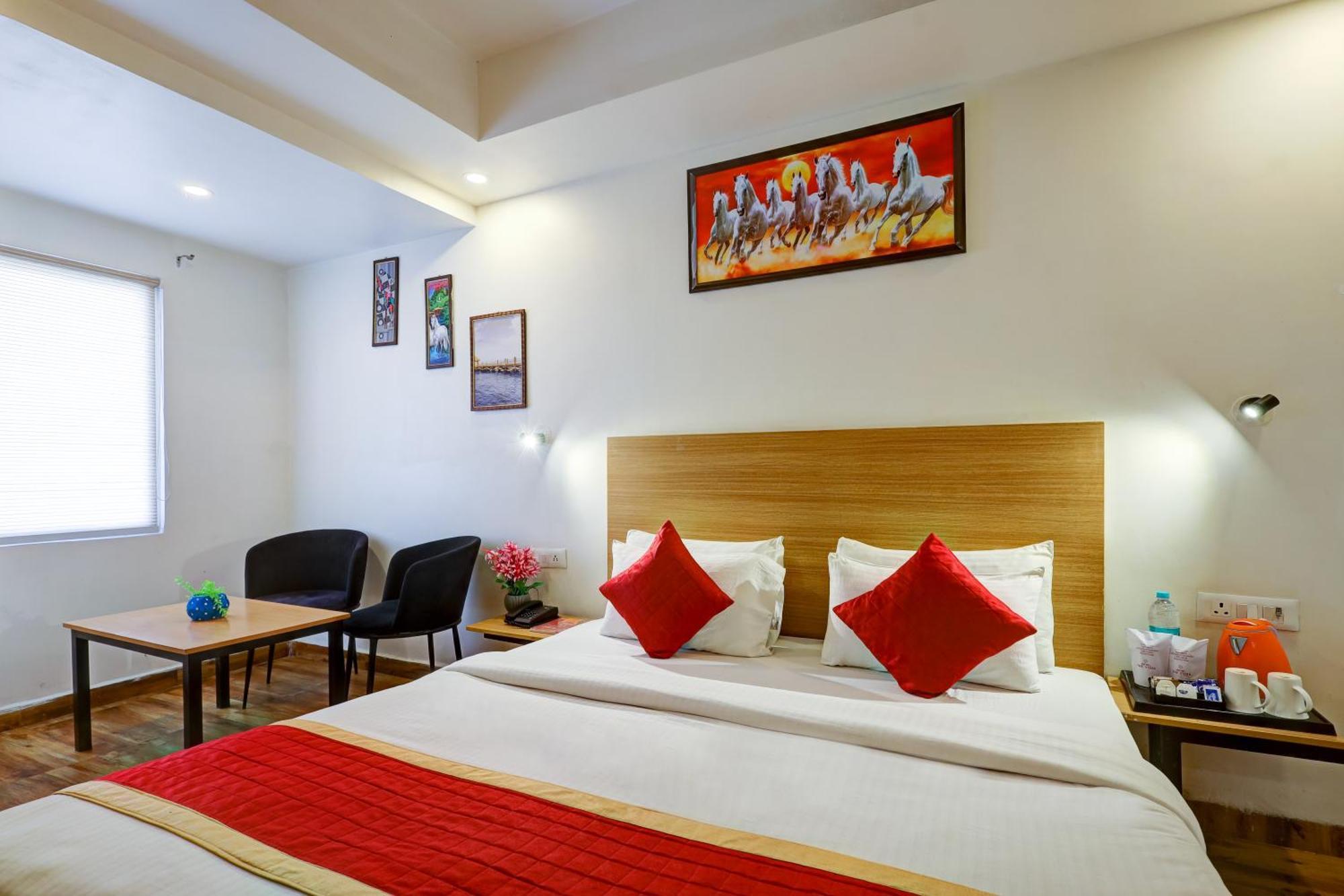 Hotel Red York By Byob Hotels Noida Buitenkant foto