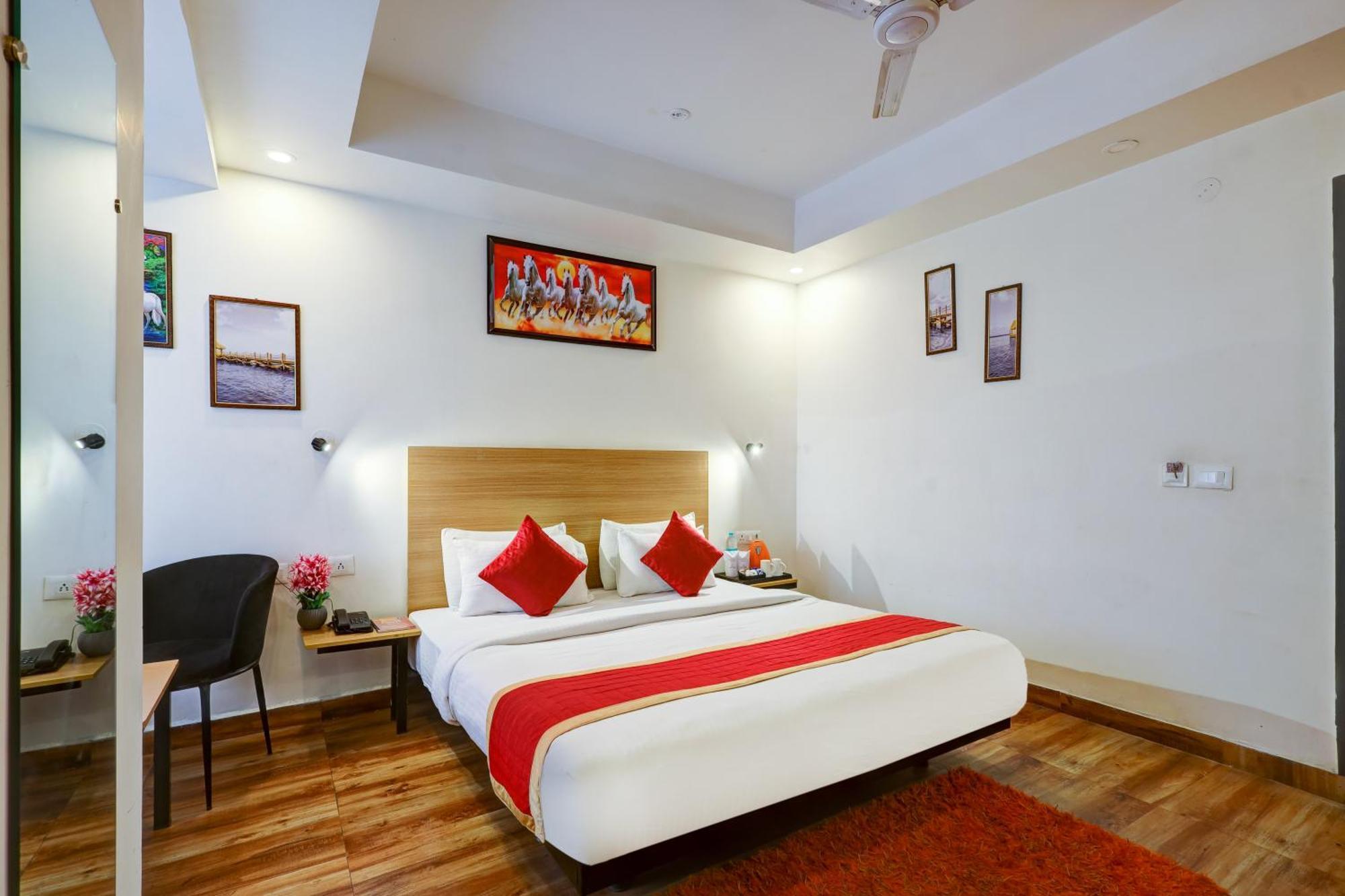 Hotel Red York By Byob Hotels Noida Buitenkant foto