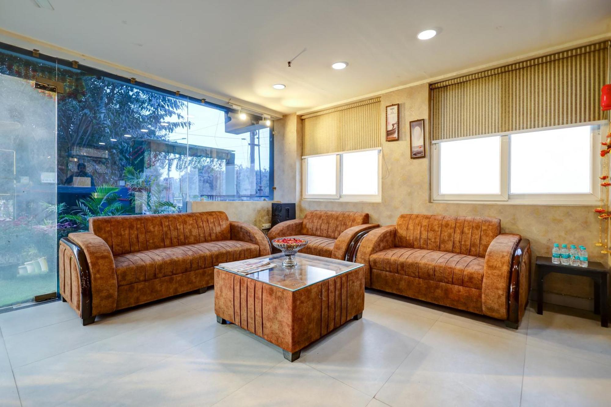 Hotel Red York By Byob Hotels Noida Buitenkant foto