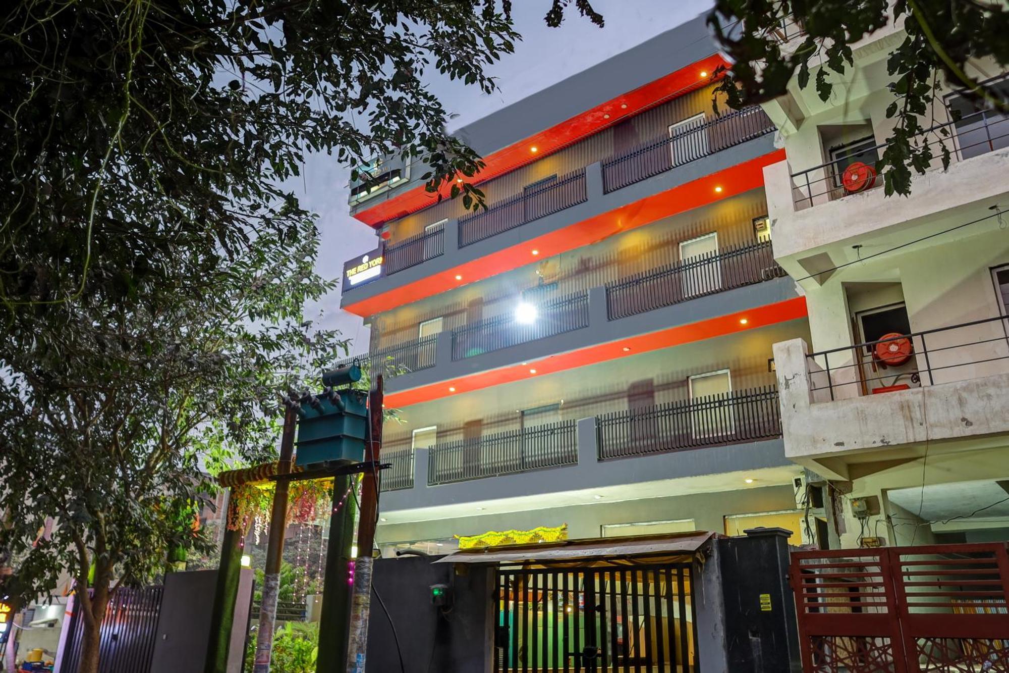 Hotel Red York By Byob Hotels Noida Buitenkant foto