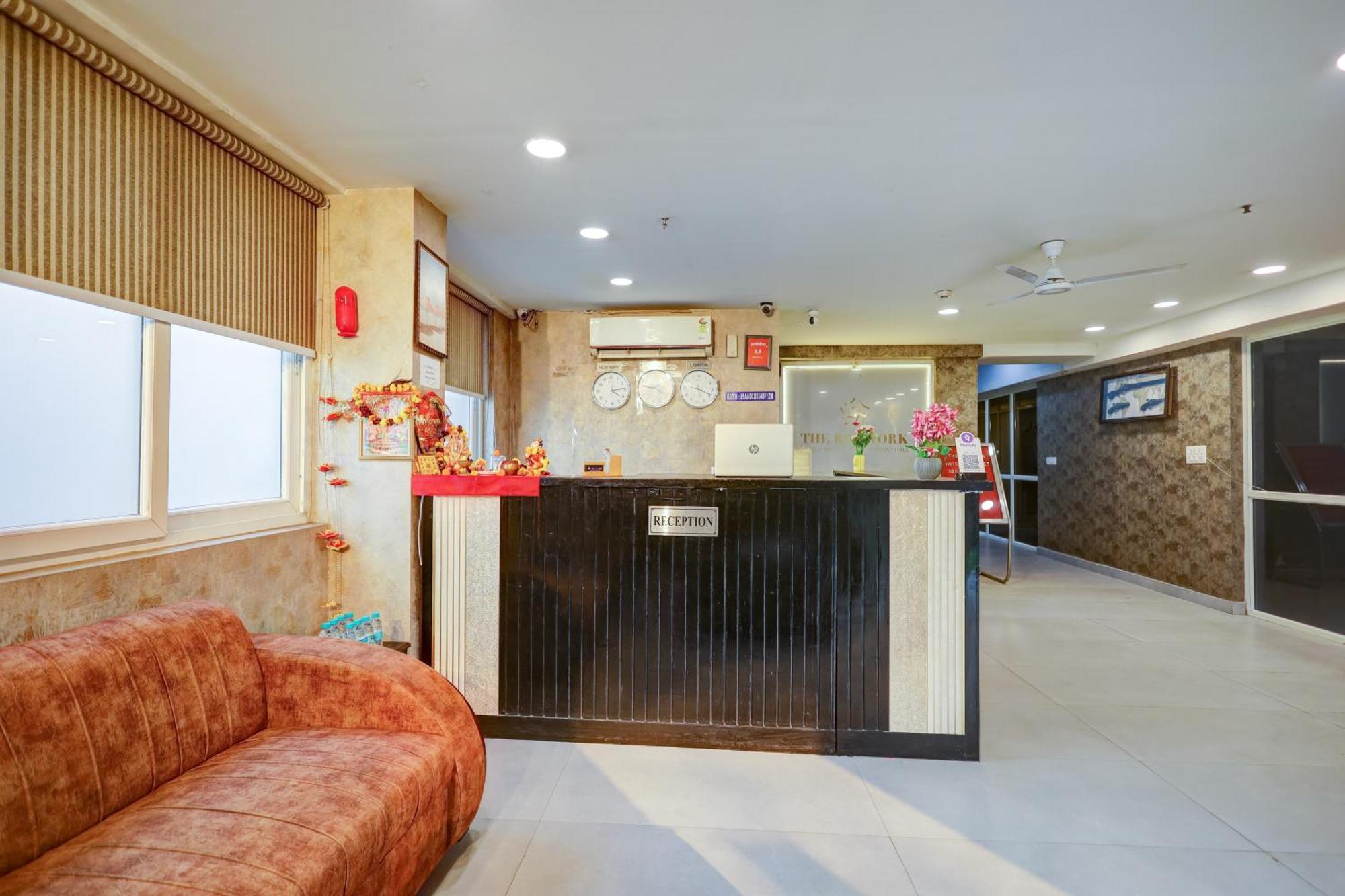 Hotel Red York By Byob Hotels Noida Buitenkant foto
