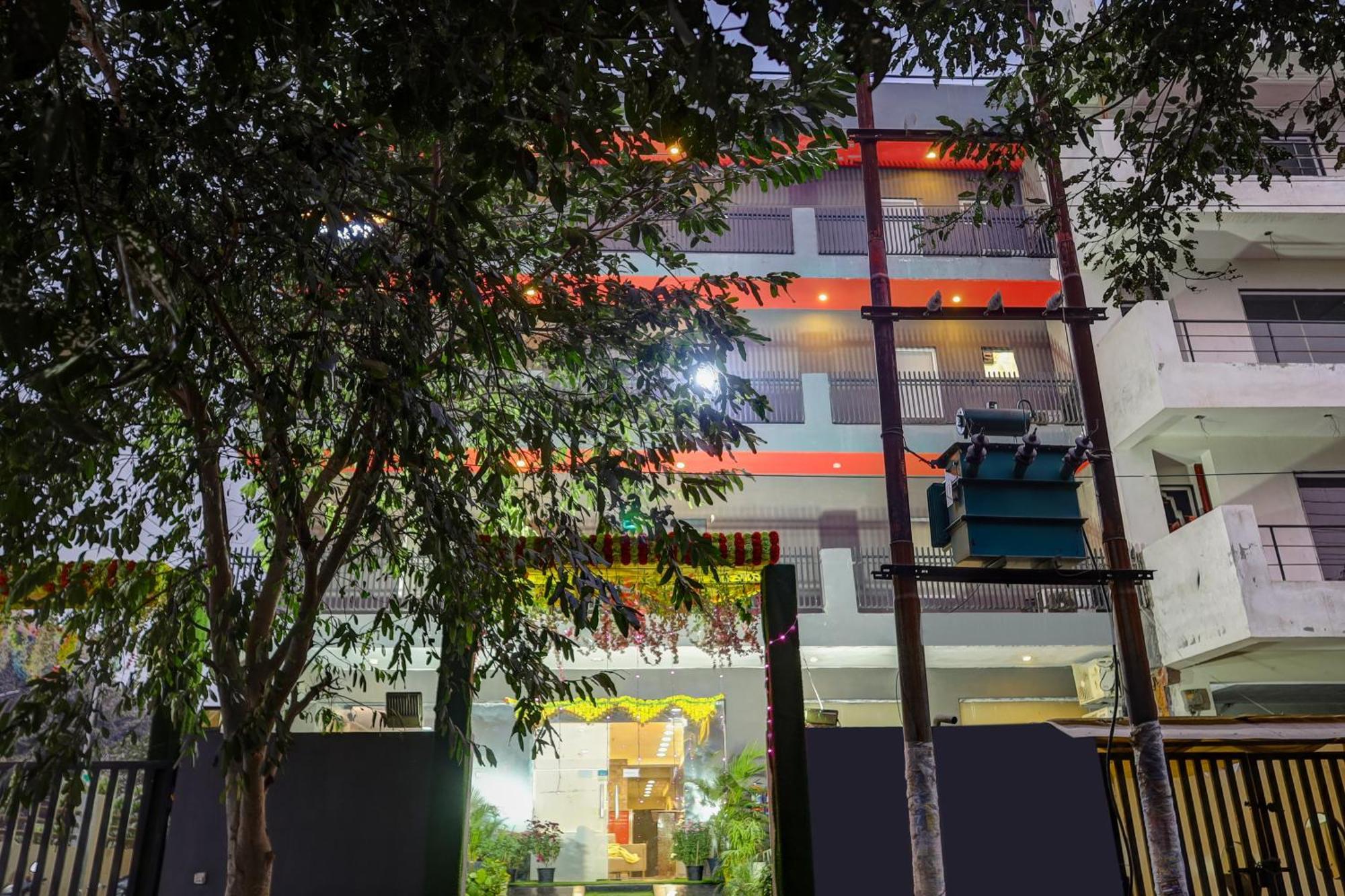 Hotel Red York By Byob Hotels Noida Buitenkant foto